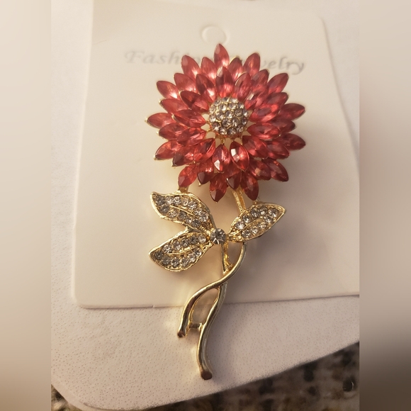 Elegant Cranberry Pink Flower Brooch - Picture 3 of 4